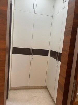 Furnished Amenities in 4 BHK Builder Floor at Unitech South City 1, South City 1 – for Rent