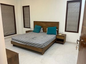 Bedroom in 4 BHK Builder Floor at Unitech South City 1, South City 1 – for Rent