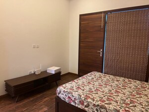 Bedroom in 4 BHK Builder Floor at Unitech South City 1, South City 1 – for Rent