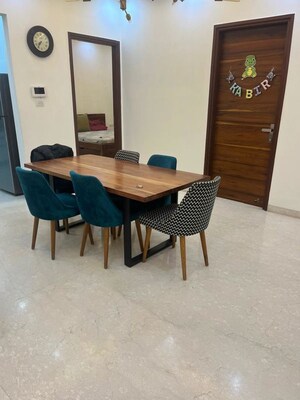 Team Area in 4 BHK Builder Floor at Unitech South City 1, South City 1 – for Rent