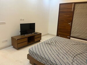 Bedroom in 4 BHK Builder Floor at Unitech South City 1, South City 1 – for Rent