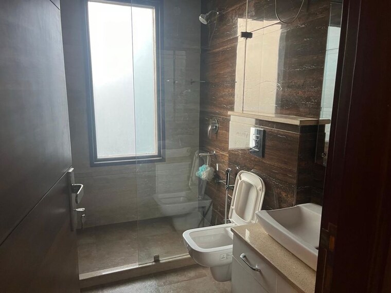 Bathroom, unitech-south-city-1 4 Bedroom 3200 Sq.Ft. Builder Floor In South City 1 Gurgaon 10274961