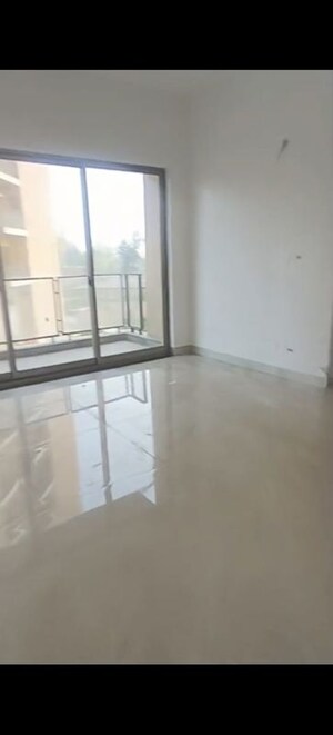 Room in 4 BHK Apartment at Shalimar One World Belvedere Court 3, Gomti Nagar – for Rent