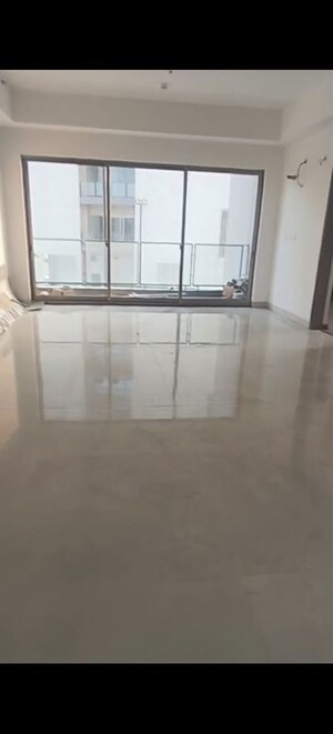 Room in 4 BHK Apartment at Shalimar One World Belvedere Court 3, Gomti Nagar – for Rent