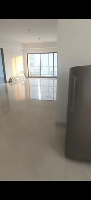 Room in 4 BHK Apartment at Shalimar One World Belvedere Court 3, Gomti Nagar – for Rent