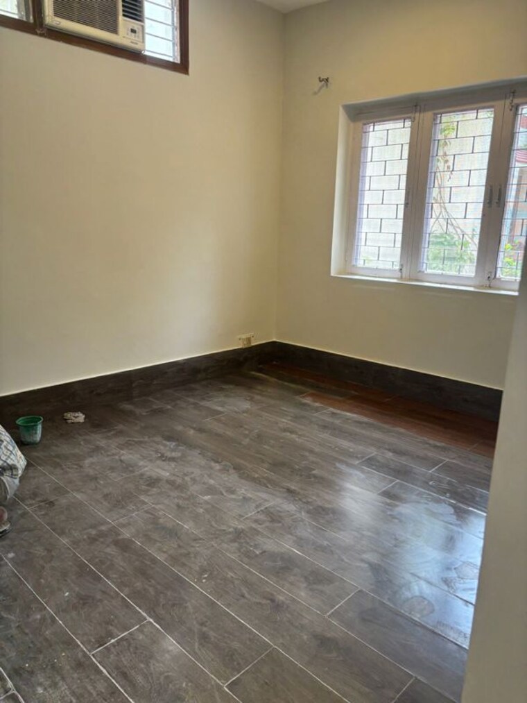 Room, sainik farm 2 Bedroom 1000 Sq.Ft. Independent House In Sainik Farm Delhi 10274977