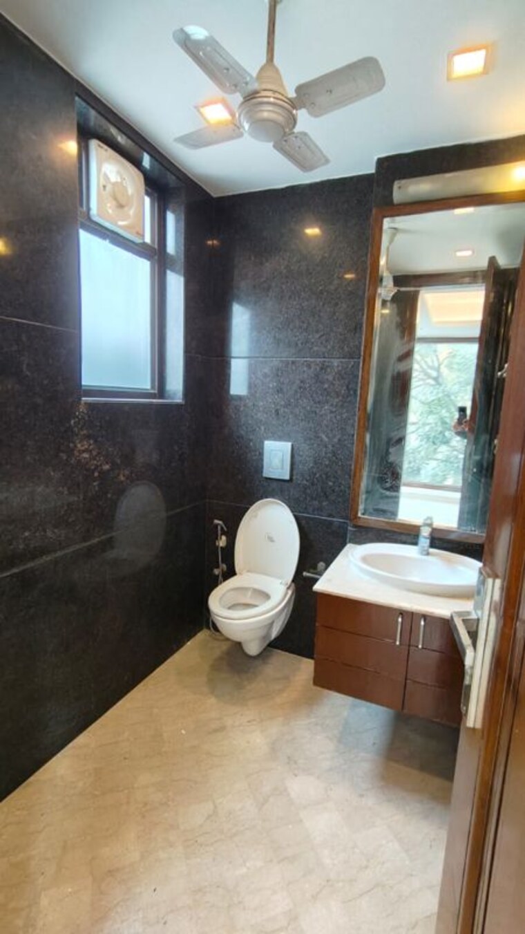 Bathroom, saket 3 Bedroom 1850 Sq.Ft. Builder Floor In Saket Delhi 10274996