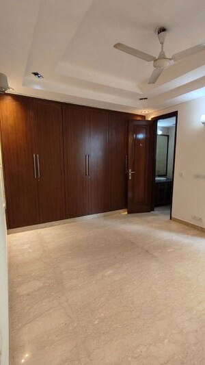 Room in 3 BHK Builder Floor at Saket – for Rent
