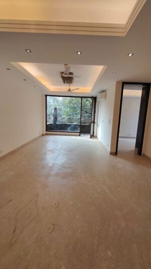 Room in 3 BHK Builder Floor at Saket – for Rent