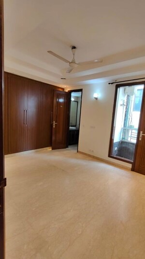 Room in 3 BHK Builder Floor at Saket – for Rent