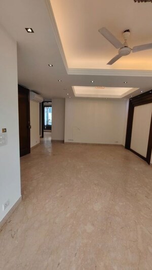 Room in 3 BHK Builder Floor at Saket – for Rent