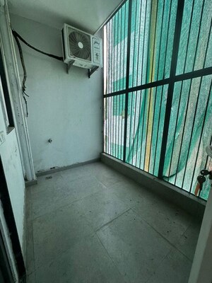 Balcony in 1 BHK Builder Floor at Sector 52 – for Rent