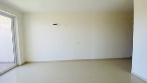 Room in 3 BHK Apartment at Omaxe The Resort, South Mullanpur – for Rent