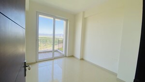 Room in 3 BHK Apartment at Omaxe The Resort, South Mullanpur – for Rent