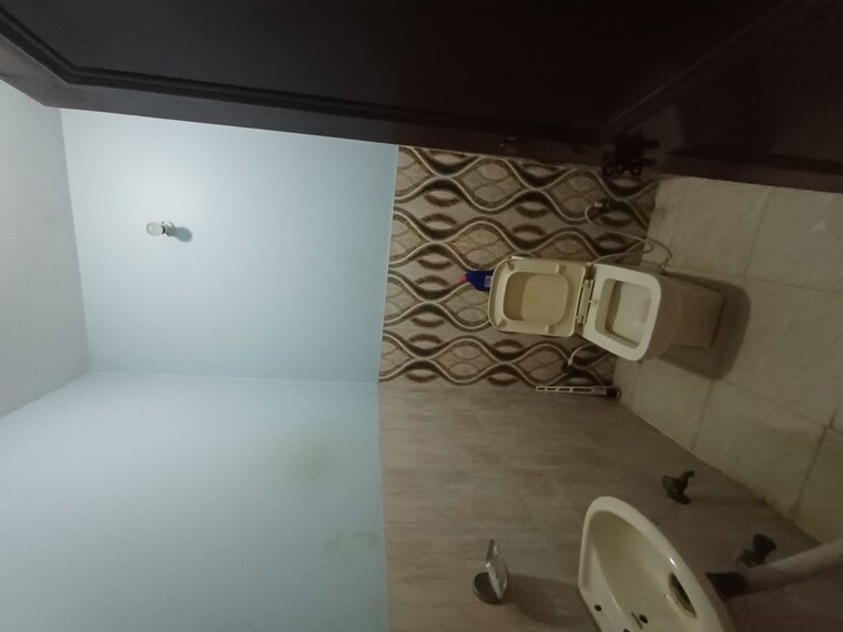Bathroom, sector 30 2 Bedroom 1050 Sq.Ft. Builder Floor In Sector 30 Noida 10275047