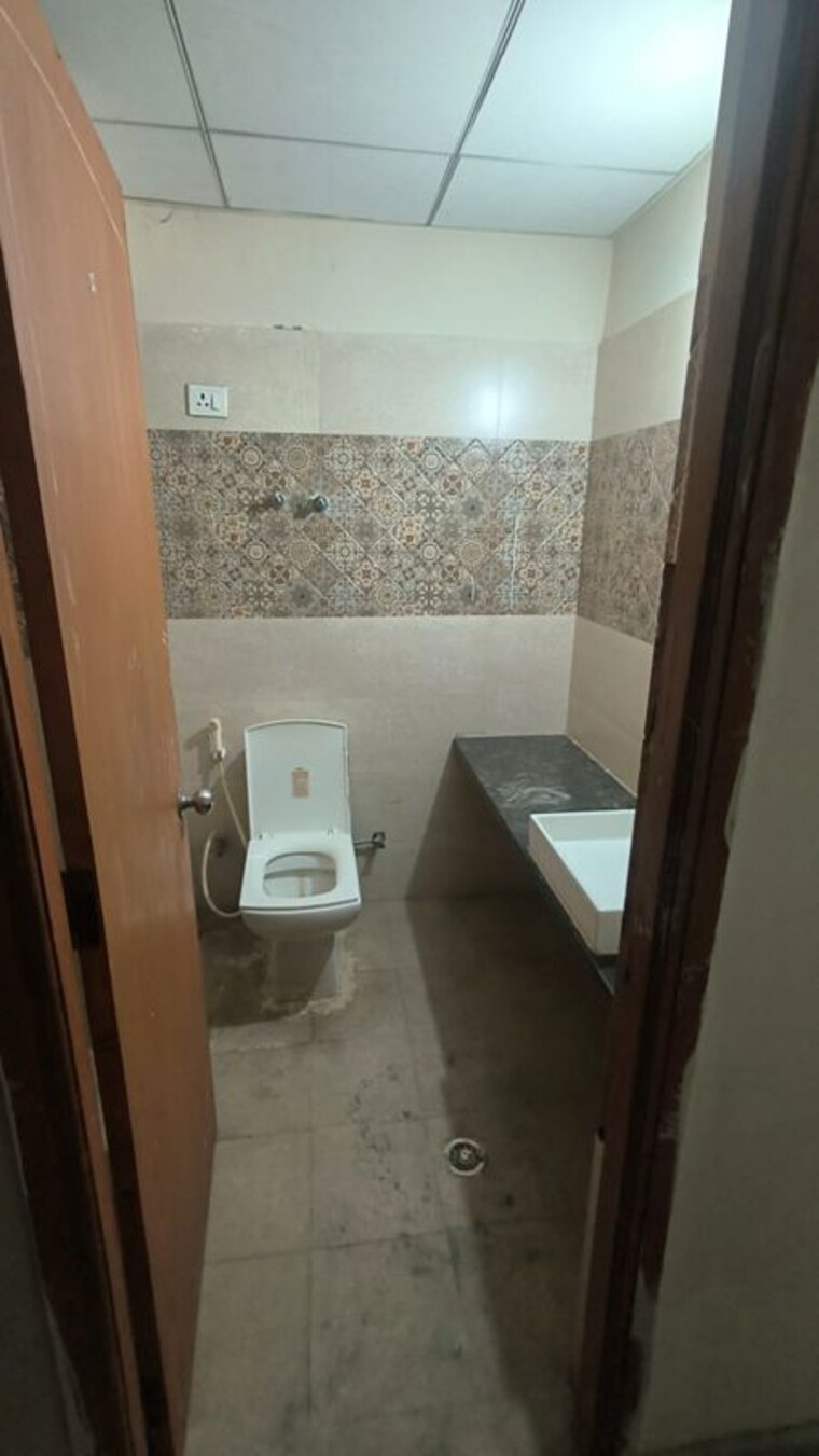 Bathroom, paramount-golfforeste 1 Bedroom 435 Sq.Ft. Apartment In Zeta I Greater Noida Greater Noida 10275067