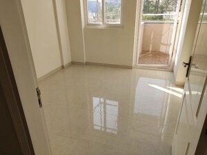 Room in 3.5 BHK Apartment at Ambika Florence Park, North Mullanpur – for Sale