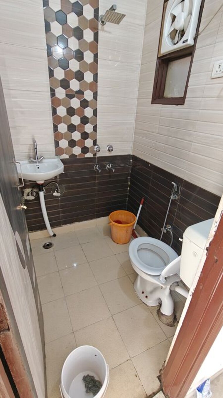 Bathroom, malviya nagar 1 RK 500 Sq.Ft. Builder Floor In Malviya Nagar Delhi 10275159