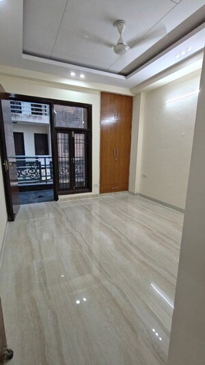 Room in 2 BHK Builder Floor at Chattarpur – for Rent