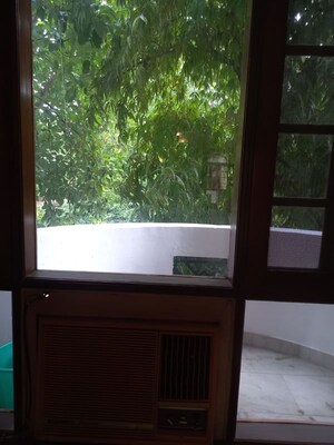 Balcony in 3 BHK Apartment at Dlf Phase iv – for Rent