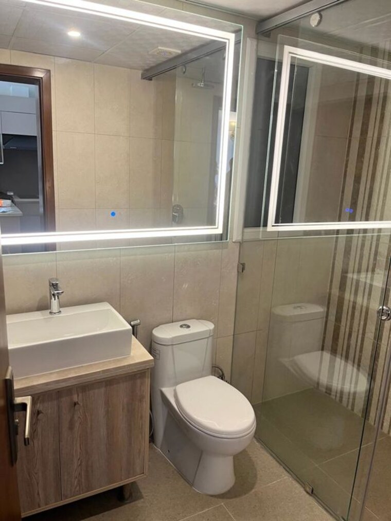 Bathroom, dlf phase v 3 Bedroom 3632 Sq.Ft. Apartment In Dlf Phase V Gurgaon 10275252
