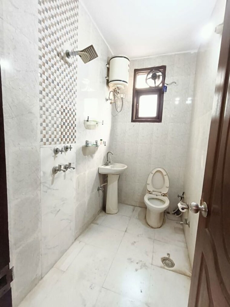 Bathroom, malviya nagar 3 Bedroom 1200 Sq.Ft. Builder Floor In Malviya Nagar Delhi 10275220