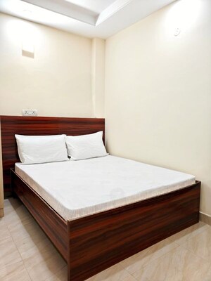 Bedroom in 2 BHK Builder Floor at Ameya One, Sector 42 – for Rent