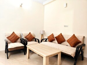 Bedroom in 2 BHK Builder Floor at Ameya One, Sector 42 – for Rent