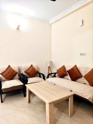 Team Area in 2 BHK Builder Floor at Ameya One, Sector 42 – for Rent