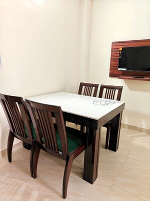 Team Area in 2 BHK Builder Floor at Ameya One, Sector 42 – for Rent