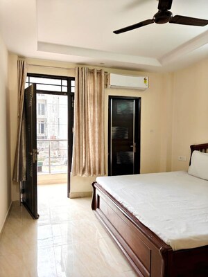 Room in 2 BHK Builder Floor at Ameya One, Sector 42 – for Rent