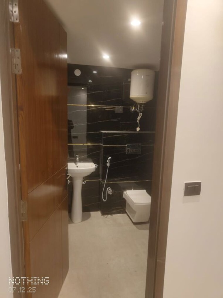 Bathroom, chattarpur 2 Bedroom 800 Sq.Ft. Builder Floor In Chattarpur Delhi 10235480