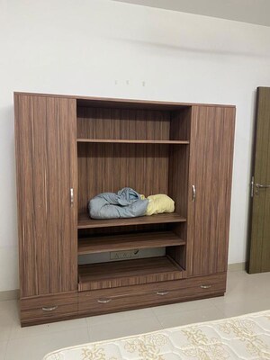 Room in 2.5 BHK Apartment at DB Orchid Woods, Goregaon East – for Sale