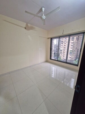 Room in 1 BHK Apartment at Shivraj Heights Apartments, Kandivali West – for Rent