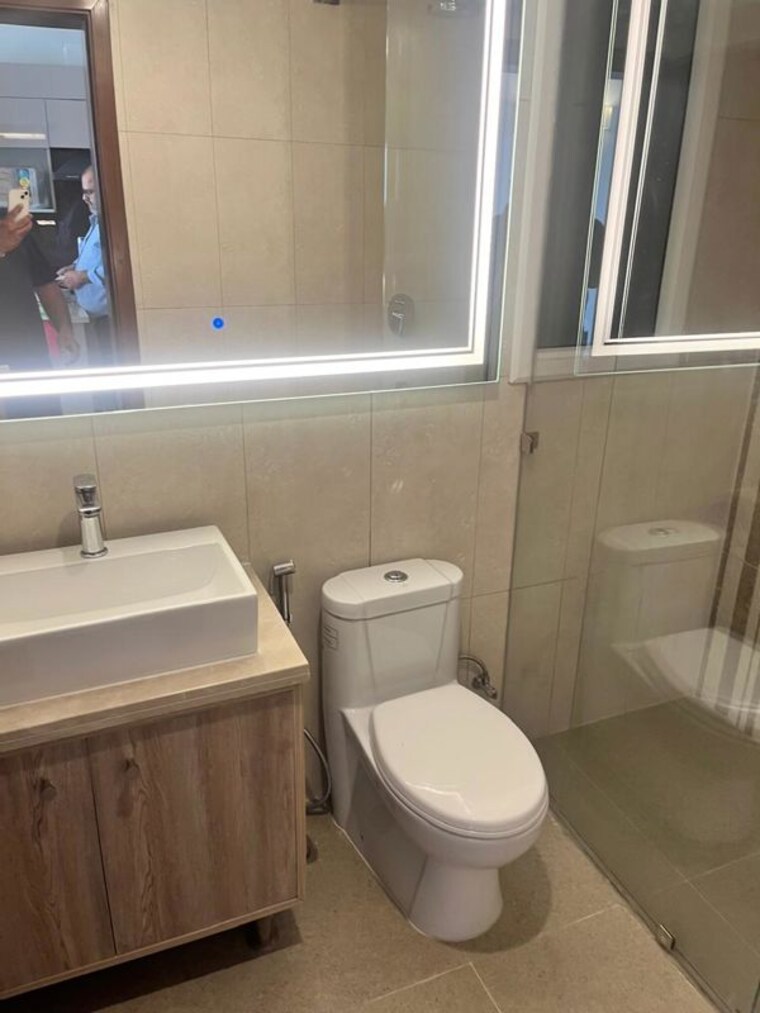 Bathroom, dlf phase v 4 Bedroom 3300 Sq.Ft. Apartment In Dlf Phase V Gurgaon 10275328