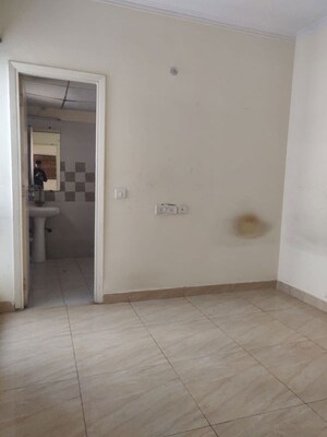 Room in 2 BHK Apartment at Mahaluxmi Migsun Ultimo, Omicron Iii Greater Noida – for Sale