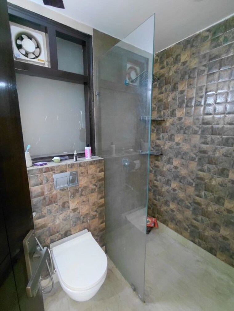 Bathroom, sushant lok i 3 Bedroom 1820 Sq.Ft. Builder Floor In Sushant Lok I Gurgaon 10275322