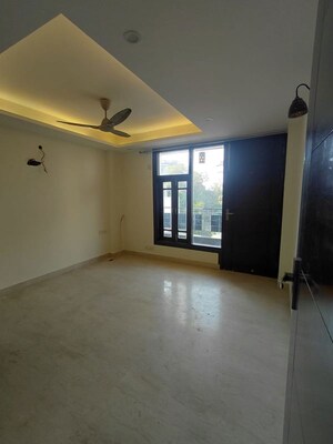 Room in 3 BHK Builder Floor at Sushant Lok I – for Rent