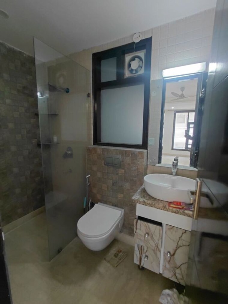 Bathroom, sushant lok i 3 Bedroom 1820 Sq.Ft. Builder Floor In Sushant Lok I Gurgaon 10275322
