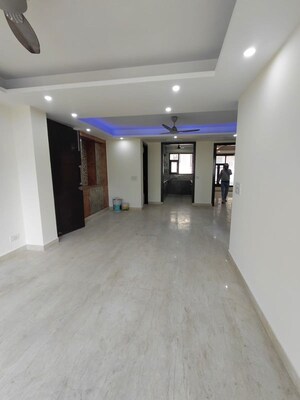 Room in 3 BHK Builder Floor at Sushant Lok I – for Rent
