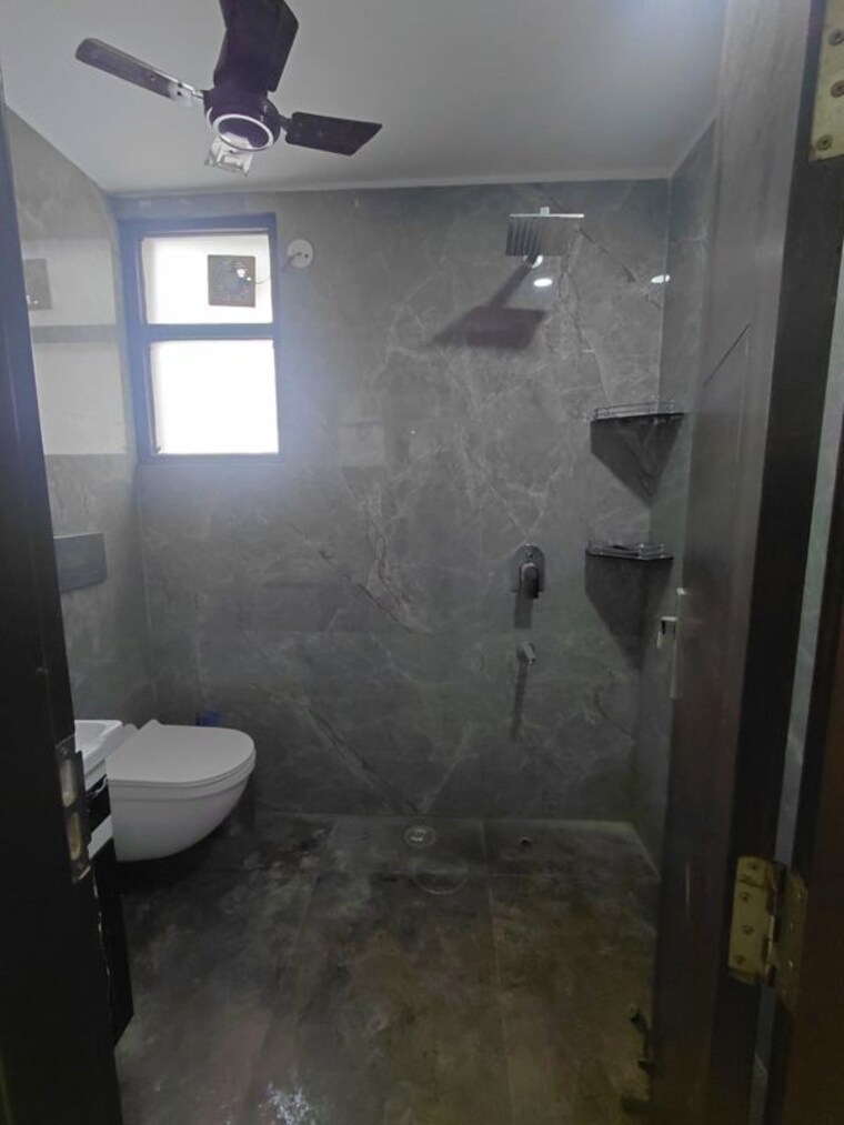Bathroom, sushant lok i 3 Bedroom 1820 Sq.Ft. Builder Floor In Sushant Lok I Gurgaon 10275322
