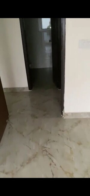 Room in 3 BHK Apartment at Eros Sampoornam III, Sector 2 Greater Noida – for Rent