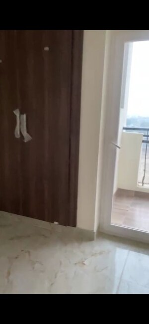 Room in 3 BHK Apartment at Eros Sampoornam III, Sector 2 Greater Noida – for Rent