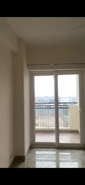 Room in 3 BHK Apartment at Eros Sampoornam III, Sector 2 Greater Noida – for Rent