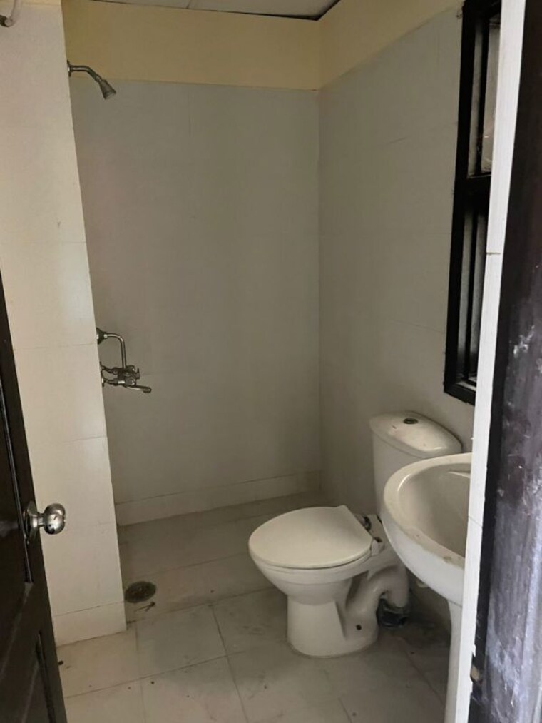 Bathroom, rps-savana 3 Bedroom 1249 Sq.Ft. Apartment In Sector 88 Faridabad 10275097