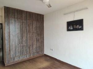 Room in 2 BHK Apartment at Piyush Heights, Sector 89 – for Sale