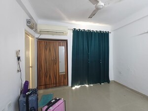 Living Room in 2.5 BHK Builder Floor at Orchid Island, Sector 51 – for Rent