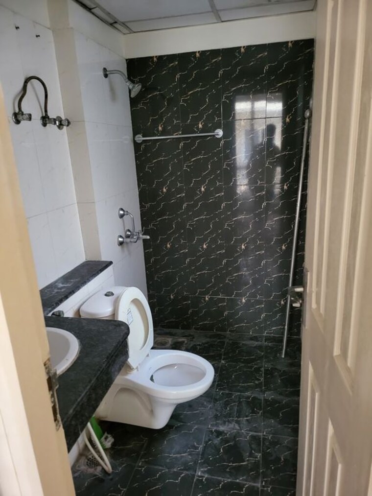 Bathroom, bptp-parkland-pride 3 Bedroom 1710 Sq.Ft. Builder Floor In Sector 77 Faridabad 10275426