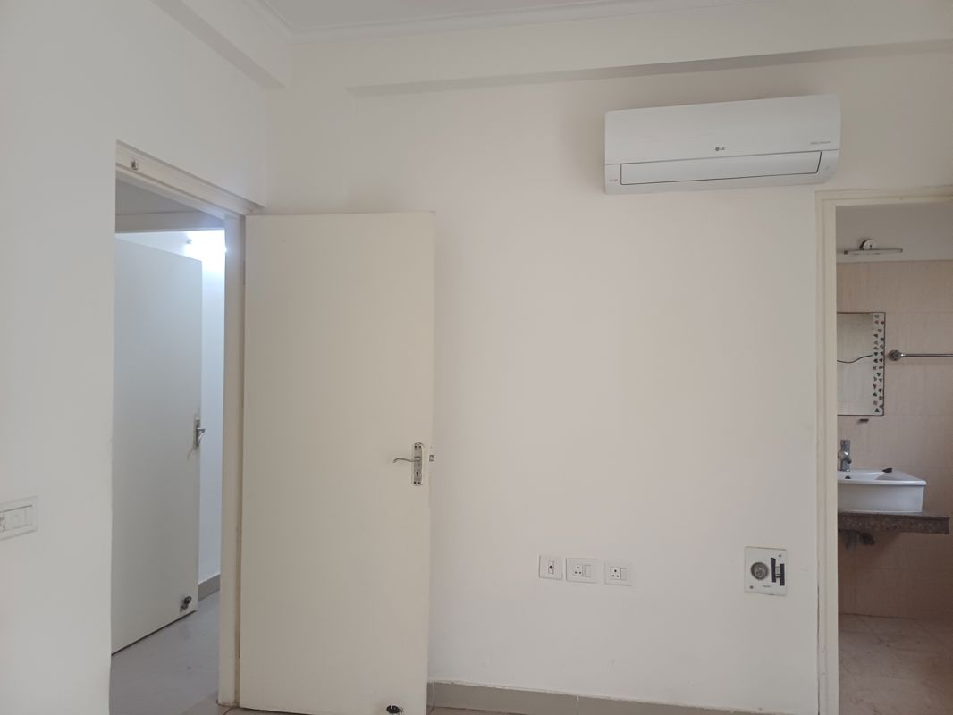 3 BHK + Pooja Room,Store Room Builder Floor For Rent in Orchid Island