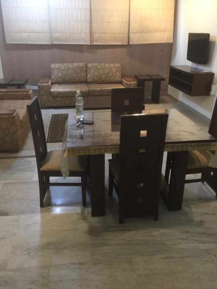Living Room, new friends colony 2 Bedroom 4500 Sq.Ft. Builder Floor In New Friends Colony Delhi 10275451